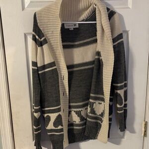 Forever 21 Gray and Cream Patterned Cardigan
